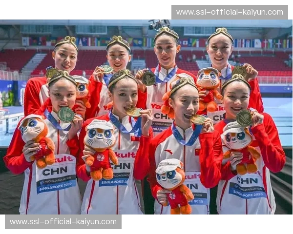 达州花游邀请赛技术指导环节，奥运冠军与青少年选手互动